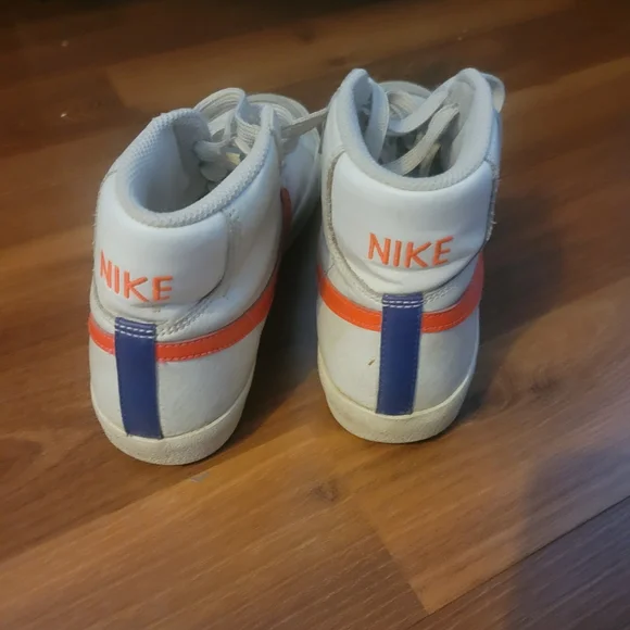Nike Blazers - White High-Top Sneakers with Orange Nike Symbol - Picture 3 of 3